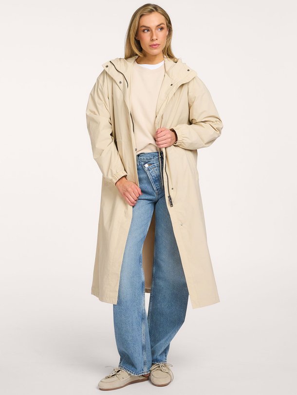 Ontdek de Roomy Long Tube geweven technische parka van Welter Shelter in de kleur Beige bij Orangebag. Op werkdagen voor 21:45 besteld, morgen in huis.