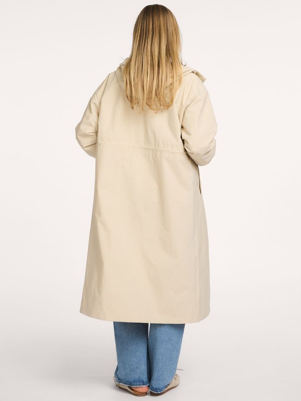 Ontdek de Roomy Long Tube geweven technische parka van Welter Shelter in de kleur Beige bij Orangebag. Op werkdagen voor 21:45 besteld, morgen in huis.