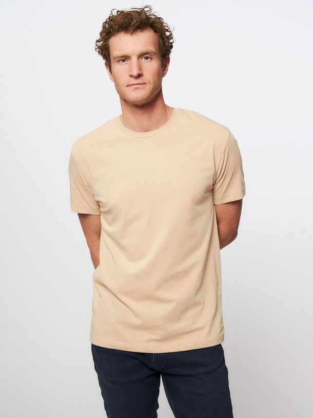 Ontdek de Kronos organic cotton T-shirt van Samsoe Samsoe in de kleur lichtbruin bij Orangebag. Op werkdagen voor 21:45 besteld, morgen in huis.