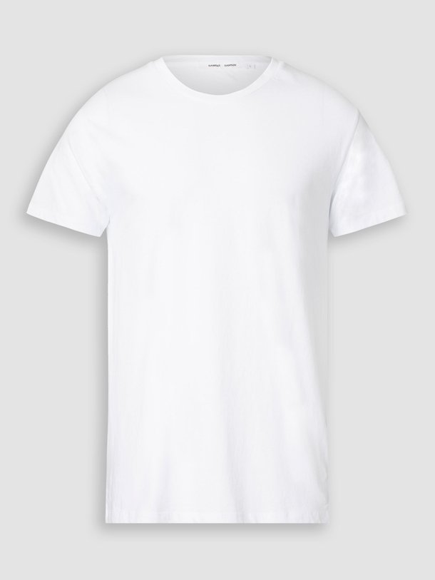 Ontdek de Kronos organic cotton T-shirt van Samsoe Samsoe in de kleur wit bij Orangebag. Op werkdagen voor 21:45 besteld, morgen in huis.