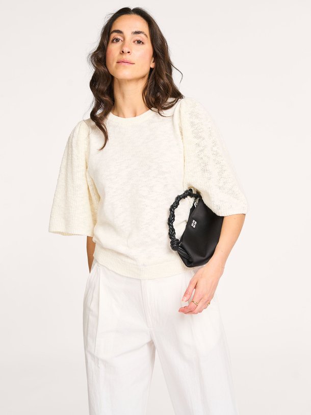 Ontdek de Verie katoenen top van Ruby Tuesday in de kleur off-white bij Orangebag. Op werkdagen voor 21:45 besteld, morgen in huis.