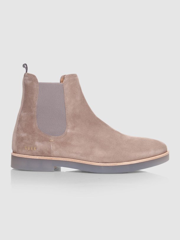 Ontdek de Logan suède chelsea boots van Nubikk in de kleur taupe bij Orangebag. Op werkdagen voor 21:45 besteld, morgen in huis.