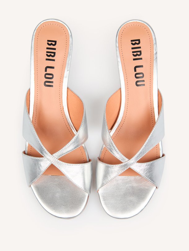 Ontdek de Lederen muiltjes van Bibi Lou in de kleur Zwart bij Orangebag. Op werkdagen voor 21:45 besteld, morgen in huis.