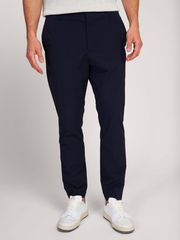 Ontdek de Billie geweven seersucker pantalon van NN.07 in de kleur donkerblauw bij Orangebag. Op werkdagen voor 21:45 besteld, morgen in huis.