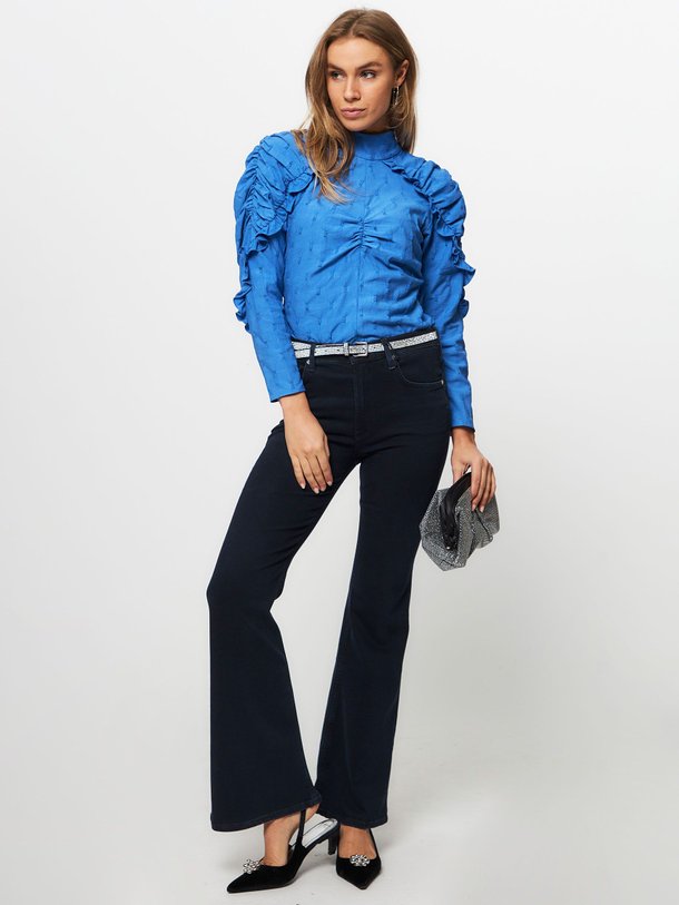 Ontdek de Helene viscosemix top met dessin van Hofmann Copenhagen in de kleur blauw bij Orangebag. Op werkdagen voor 21:45 besteld, morgen in huis.