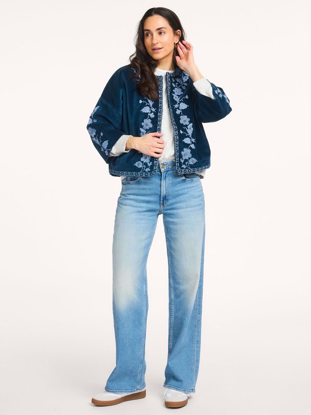 Ontdek de Amby katoenen velourse jasje met borduursel van Lollys Laundry in de kleur Blauw bij Orangebag. Op werkdagen voor 21:45 besteld, morgen in huis.