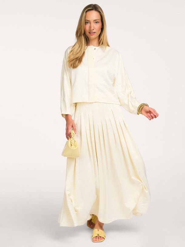 Ontdek de Cansu geweven geplooide maxi rok van Ruby Tuesday in de kleur Crème bij Orangebag. Op werkdagen voor 21:45 besteld, morgen in huis.