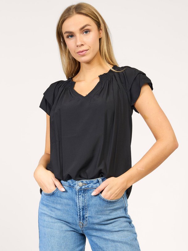 Ontdek de Sunrise viscosemix top van Co'Couture in de kleur zwart bij Orangebag. Op werkdagen voor 21:45 besteld, morgen in huis.