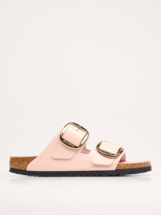 Ontdek de Arizona laklederen big buckle slippers van Birkenstock in de kleur lichtroze bij Orangebag. Op werkdagen voor 21:45 besteld, morgen in huis.