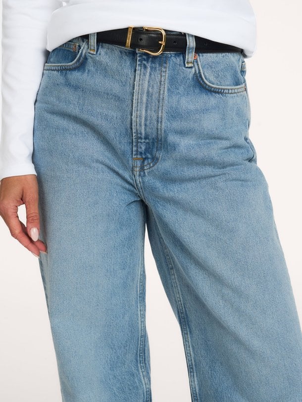 Ontdek de Rebecca high waist wide leg non-stretch jeans van Samsoe Samsoe in de kleur lichtblauw bij Orangebag. Op werkdagen voor 21:45 besteld, morgen in huis.