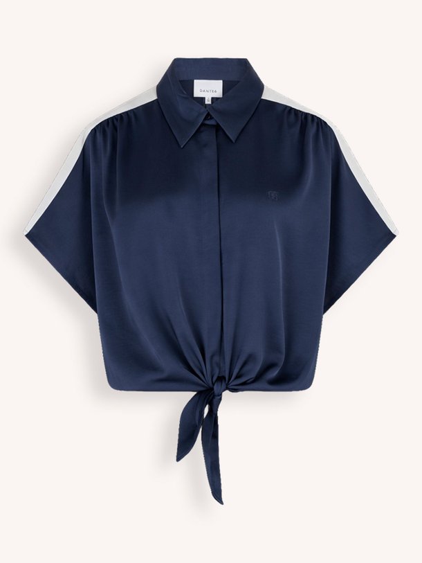 Ontdek de Siren geweven blouse van Dante 6 in de kleur Donkerblauw bij Orangebag. Op werkdagen voor 21:45 besteld, morgen in huis.