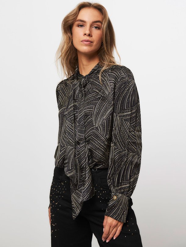 Ontdek de Viscose top met print van Summum in de kleur zwart bij Orangebag. Op werkdagen voor 21:45 besteld, morgen in huis.