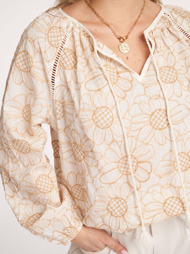 Ontdek de Katoenen top met borduursel van Summum in de kleur off-white bij Orangebag. Op werkdagen voor 21:45 besteld, morgen in huis.