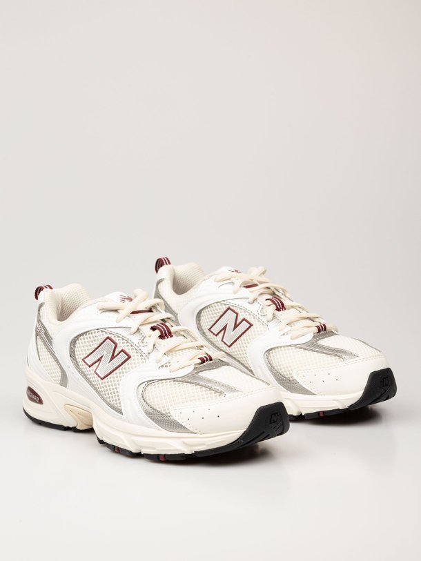Ontdek de MR530 lederen sneakers met mesh van New Balance in de kleur off-white bij Orangebag. Op werkdagen voor 21:45 besteld, morgen in huis.