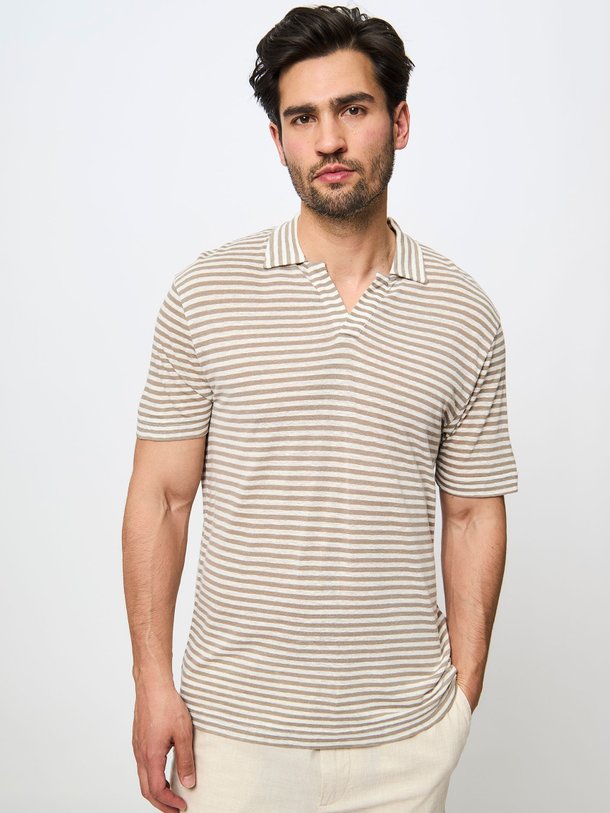 Ontdek de Benedickt linnenmix gestreepte slub polo van Drykorn in de kleur lichtbruin bij Orangebag. Op werkdagen voor 21:45 besteld, morgen in huis.