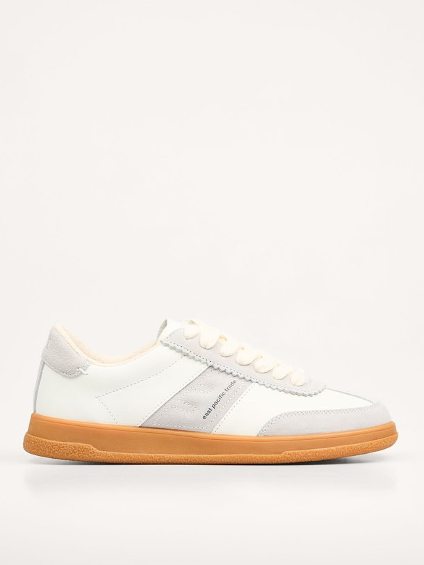 Ontdek de Santos lederen sneakers van East Pacific Trade in de kleur Lichtgrijs bij Orangebag. Op werkdagen voor 21:45 besteld, morgen in huis.