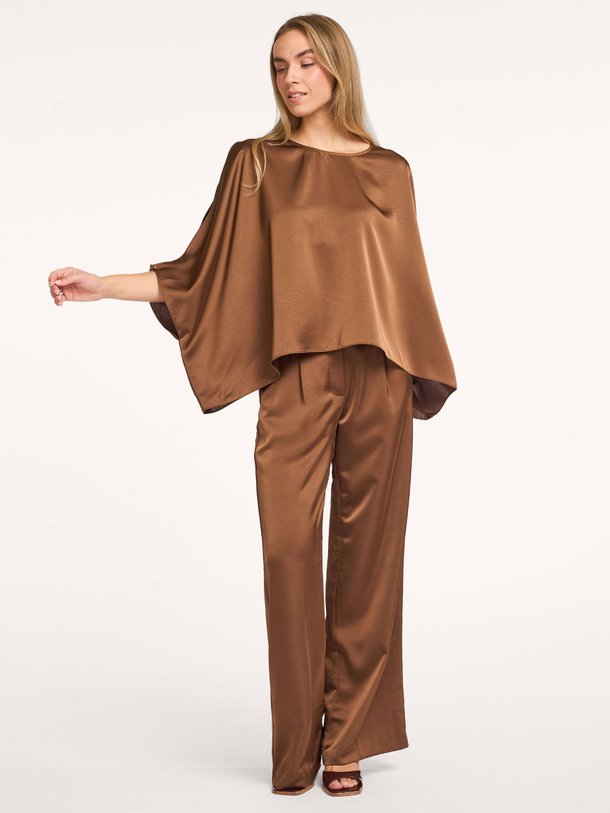 Ontdek de Jules geweven satijnlook wide leg broek van Dante 6 in de kleur Bruin bij Orangebag. Op werkdagen voor 21:45 besteld, morgen in huis.