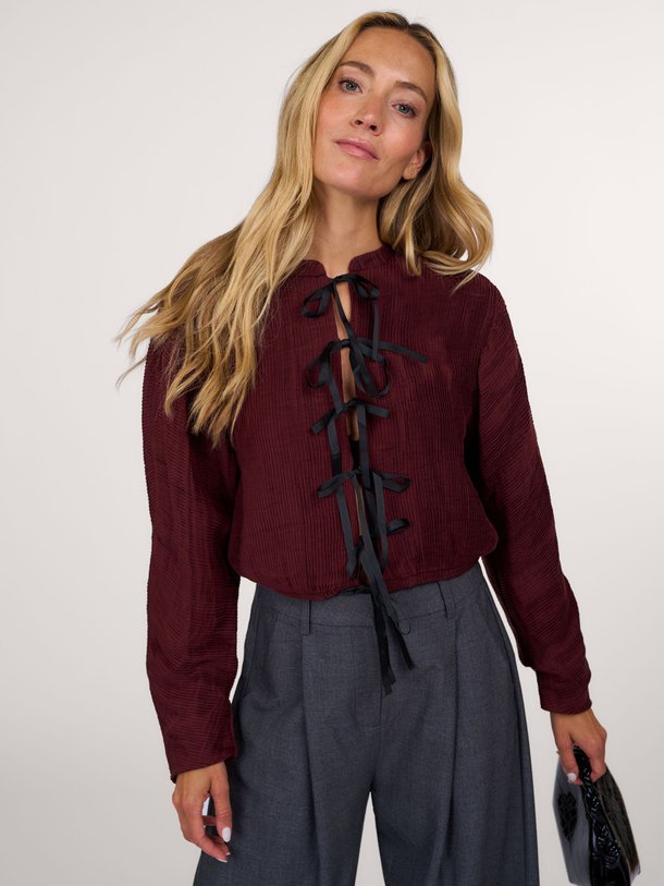 Ontdek de Sawyer lyocellmix top met structuur van Hofmann Copenhagen in de kleur donkerbruin bij Orangebag. Op werkdagen voor 21:45 besteld, morgen in huis.