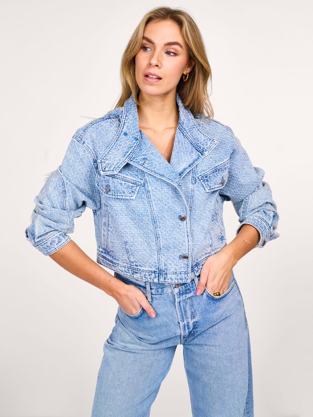 Ontdek de Depsie denim jack met strass van Iro in de kleur blauw bij Orangebag. Op werkdagen voor 21:45 besteld, morgen in huis.