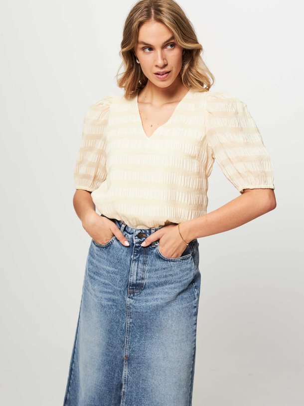Ontdek de Dino rayonmix top met gestreept dessin van Modstrom in de kleur lichtgeel bij Orangebag. Op werkdagen voor 21:45 besteld, morgen in huis.
