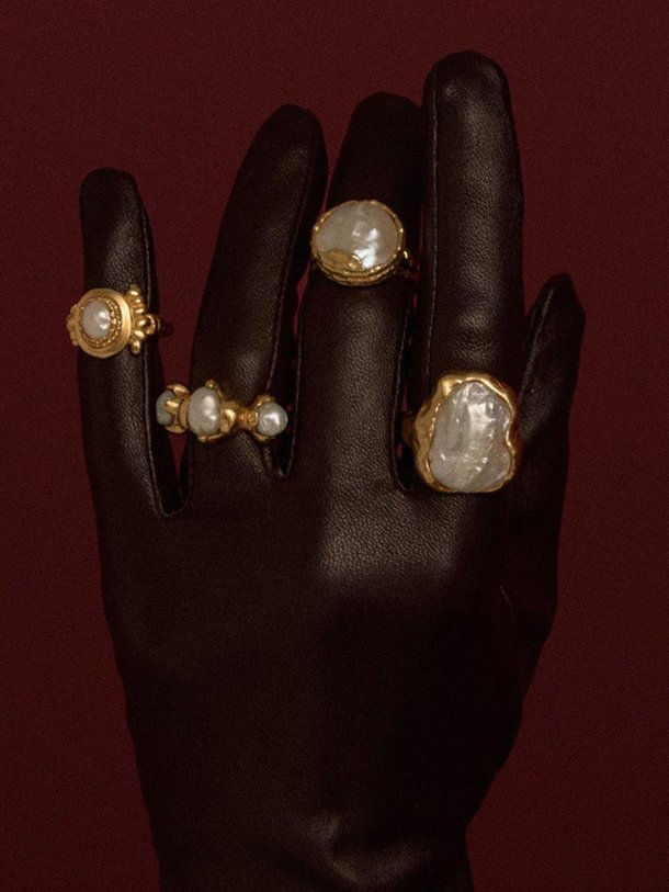 Ontdek de Vesper vergulde ring met parel van Mimi et Toi in de kleur Goudkleur bij Orangebag. Op werkdagen voor 21:45 besteld, morgen in huis.