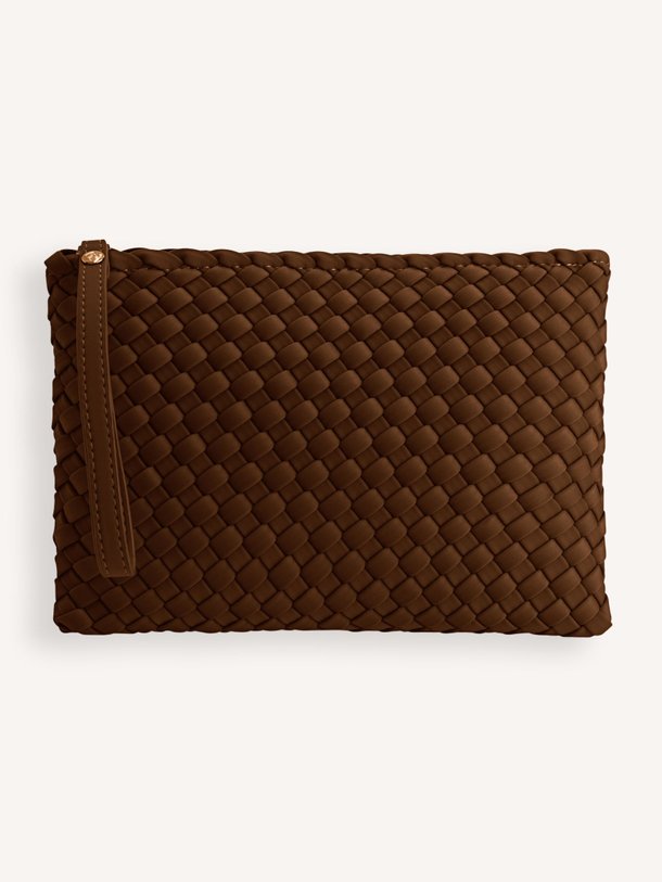 Ontdek de Gevlochten clutch van Marrea in de kleur Bruin bij Orangebag. Op werkdagen voor 21:45 besteld, morgen in huis.
