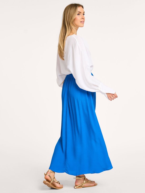 Ontdek de Fakra viscose rok van Louizon in de kleur blauw bij Orangebag. Op werkdagen voor 21:45 besteld, morgen in huis.