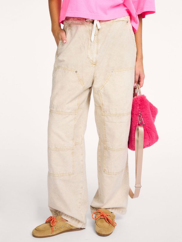 Ontdek de Phantom katoenen broek van Bellerose in de kleur Beige bij Orangebag. Op werkdagen voor 21:45 besteld, morgen in huis.