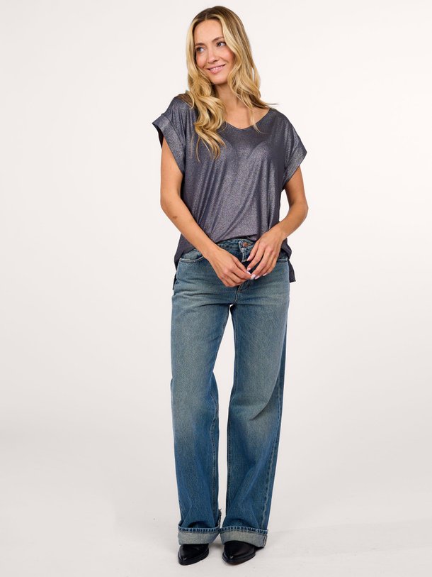 Ontdek de M014 Viscosemix metallic top van Majestic Filatures in de kleur grijsblauw bij Orangebag. Op werkdagen voor 21:45 besteld, morgen in huis.