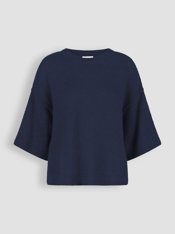 Ontdek de Hiaru alpacamix trui van Dante 6 in de kleur donkerblauw bij Orangebag. Op werkdagen voor 21:45 besteld, morgen in huis.