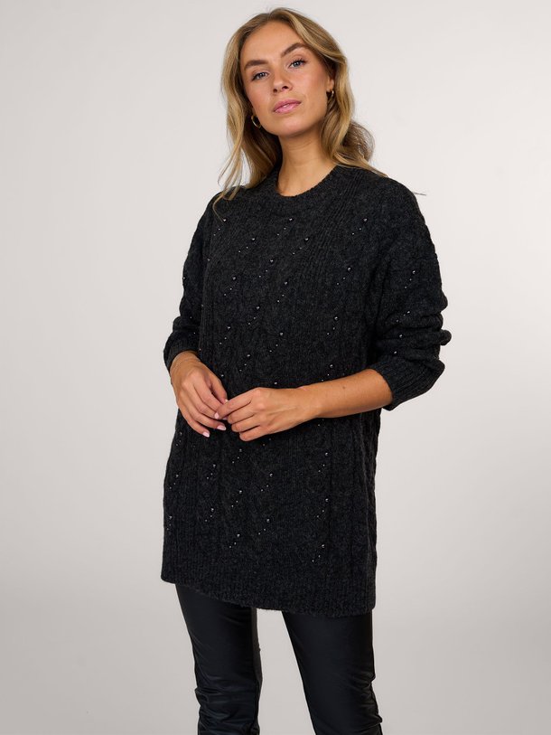 Ontdek de Croft wolmix trui met applicaties van Dante 6 in de kleur antraciet bij Orangebag. Op werkdagen voor 21:45 besteld, morgen in huis.