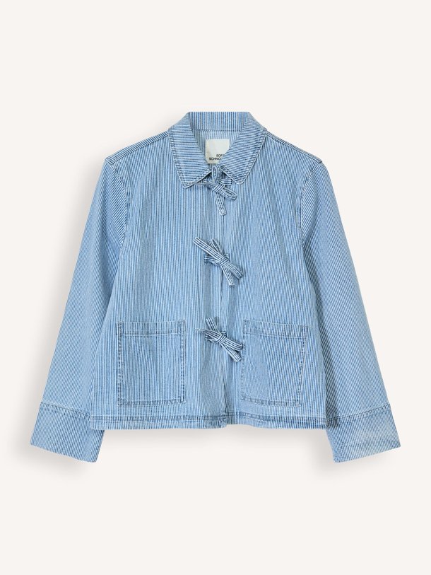 Ontdek de Marlo katoenmix jasje met gestreept dessin van Sofie Schnoor in de kleur blauw bij Orangebag. Op werkdagen voor 21:45 besteld, morgen in huis.
