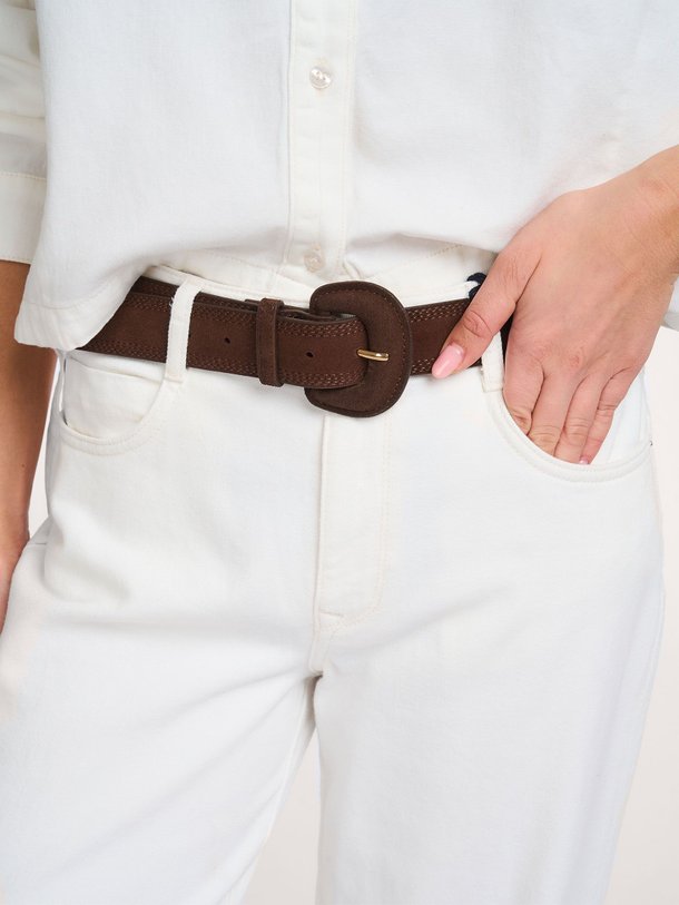 Ontdek de Suède riem van Summum in de kleur Donkerbruin bij Orangebag. Op werkdagen voor 21:45 besteld, morgen in huis.