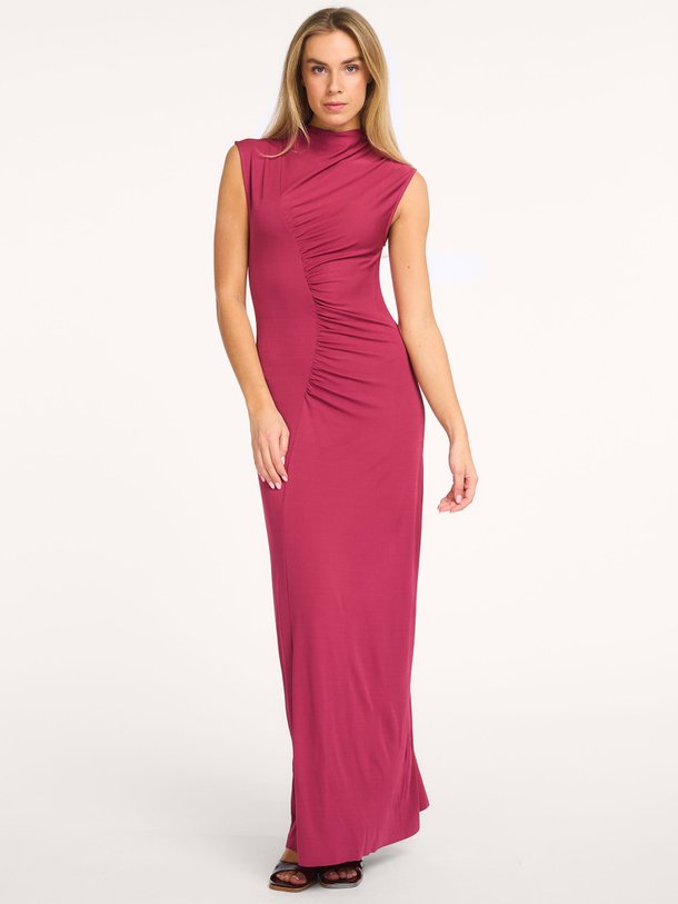 Ontdek de Saandressa viscosemix maxi jurk van Samsoe Samsoe in de kleur Roze bij Orangebag. Op werkdagen voor 21:45 besteld, morgen in huis.