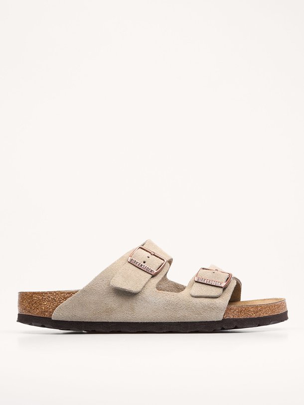 Ontdek de Arizona suède big buckle slippers van Birkenstock in de kleur taupe bij Orangebag. Op werkdagen voor 21:45 besteld, morgen in huis.