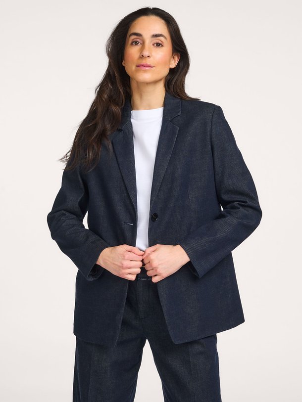 Ontdek de Lola denim blazer van Closed in de kleur Donkerblauw bij Orangebag. Op werkdagen voor 21:45 besteld, morgen in huis.