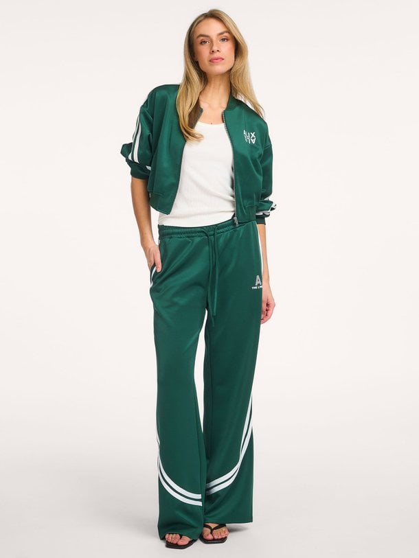 Ontdek de Geweven track broek van Alix The Label bij Orangebag. Op werkdagen voor 21:45 besteld, morgen in huis.