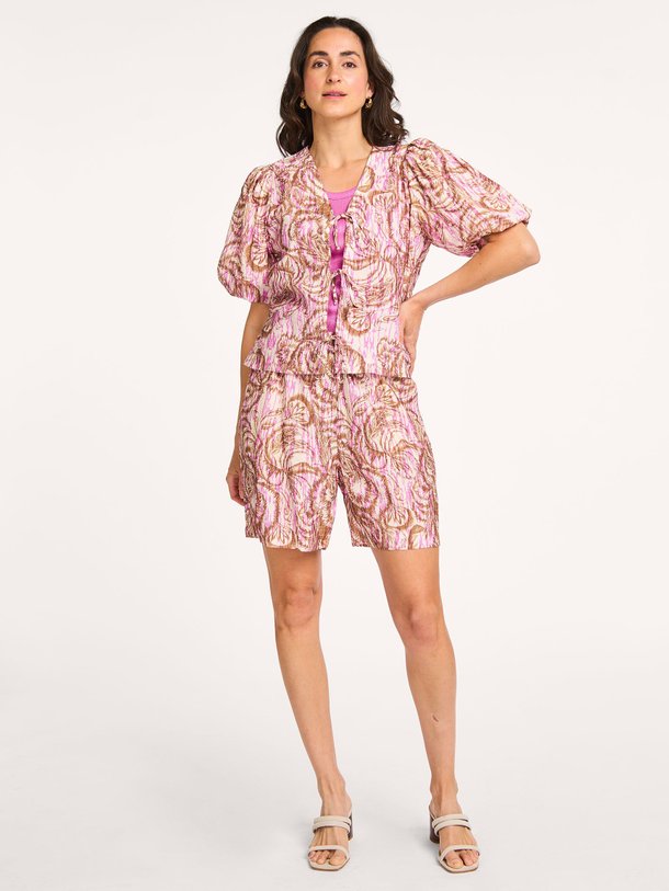 Ontdek de Viscosemix short met dessin van Summum in de kleur zand bij Orangebag. Op werkdagen voor 21:45 besteld, morgen in huis.