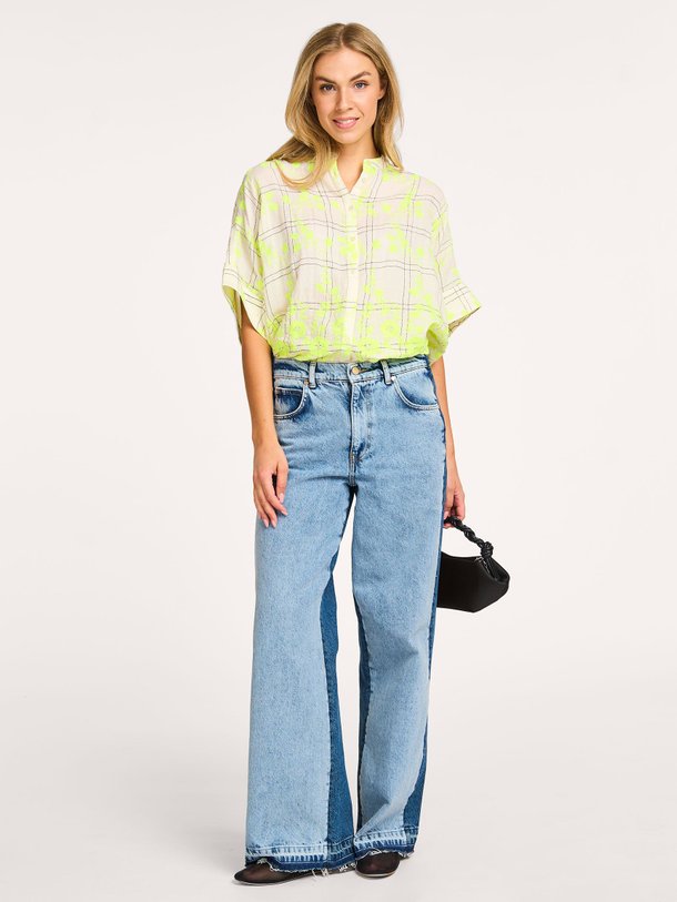 Ontdek de Hail high waist wide leg non-stretch jeans van Essentiel Antwerp in de kleur blauw bij Orangebag. Op werkdagen voor 21:45 besteld, morgen in huis.