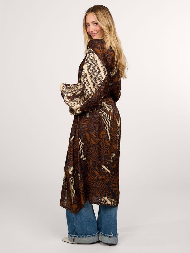 Ontdek de Anthra viscose kimono met print van Mes Demoiselles in de kleur bruin bij Orangebag. Op werkdagen voor 21:45 besteld, morgen in huis.