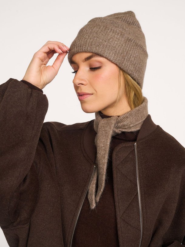 Ontdek de Nor wolmix beanie van Samsoe Samsoe in de kleur Lichtbruin bij Orangebag. Op werkdagen voor 21:45 besteld, morgen in huis.