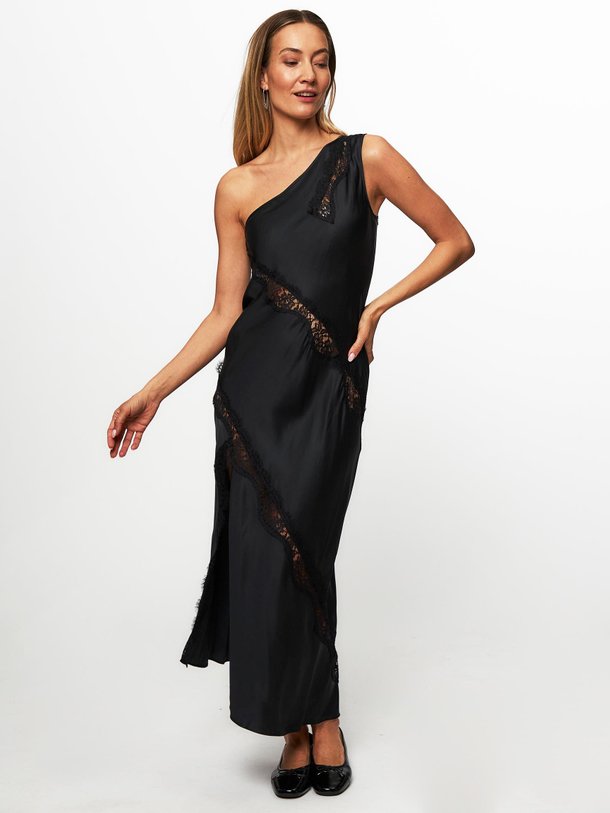 Ontdek de Salacy viscose jurk met kant van Samsoe Samsoe in de kleur zwart bij Orangebag. Op werkdagen voor 21:45 besteld, morgen in huis.