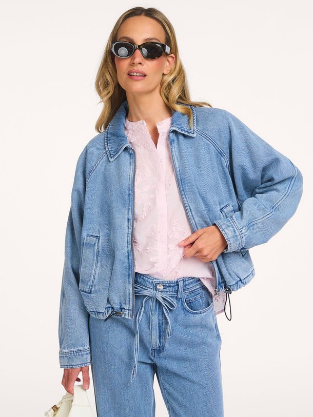 Ontdek de Rio denim jack van Second Female in de kleur Blauw bij Orangebag. Op werkdagen voor 21:45 besteld, morgen in huis.