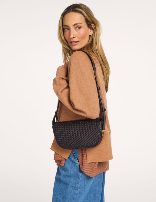 Ontdek de Amo lederen gevlochten schoudertas van Sessun in de kleur Donkerbruin bij Orangebag. Op werkdagen voor 21:45 besteld, morgen in huis.