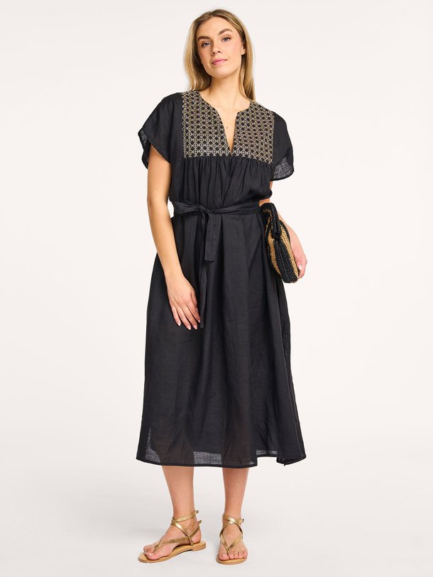 Ontdek de Katoenmix jurk met borduursel van Greek Archaic Kori in de kleur zwart bij Orangebag. Op werkdagen voor 21:45 besteld, morgen in huis.