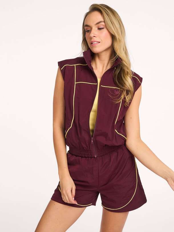 Ontdek de Tinto geweven short van Bellerose in de kleur Bordeauxrood bij Orangebag. Op werkdagen voor 21:45 besteld, morgen in huis.