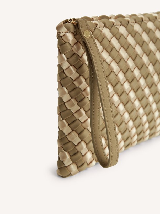Ontdek de Gevlochten clutch van Marrea bij Orangebag. Op werkdagen voor 21:45 besteld, morgen in huis.