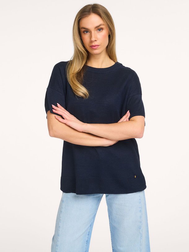 Ontdek de Brownie linnen top van Des Petits Hauts in de kleur Donkerblauw bij Orangebag. Op werkdagen voor 21:45 besteld, morgen in huis.