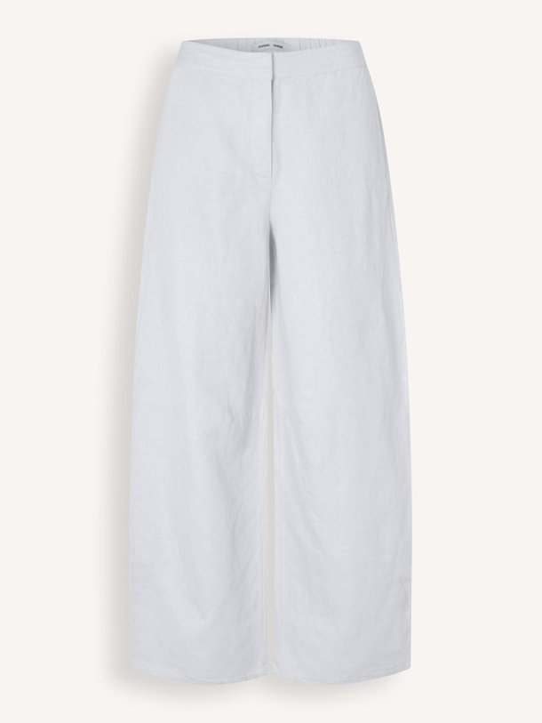 Ontdek de Saroko katoen/linnenmix barrel fit broek van Samsoe Samsoe in de kleur Lichtblauw bij Orangebag. Op werkdagen voor 21:45 besteld, morgen in huis.