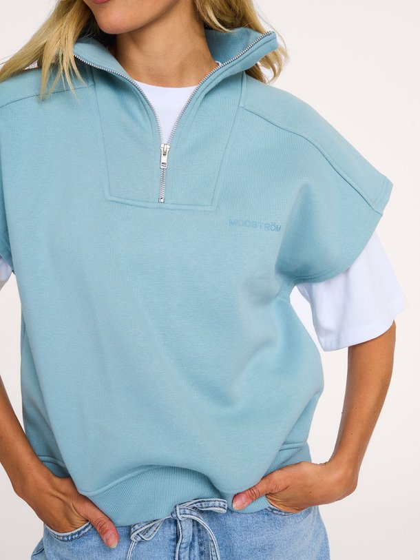 Ontdek de Paula organic cotton mix top van Modstrom in de kleur Blauw bij Orangebag. Op werkdagen voor 21:45 besteld, morgen in huis.